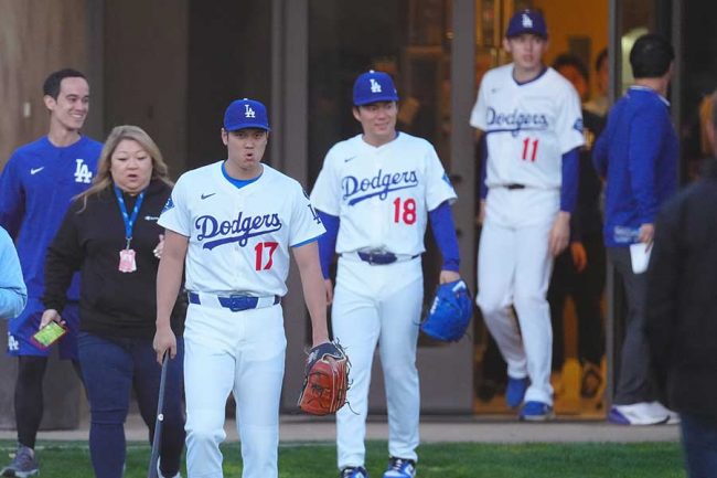 大谷さん豪快すぎる」 ド軍ロッカー映像で発見された日本人トリオの