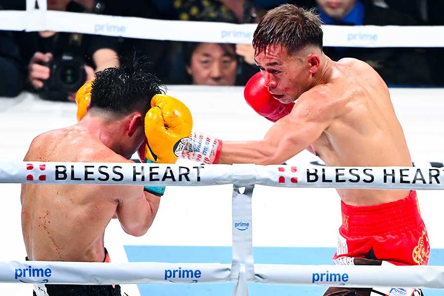 激闘を繰り広げた堤聖也（右）と比嘉大吾【写真：中戸川知世】