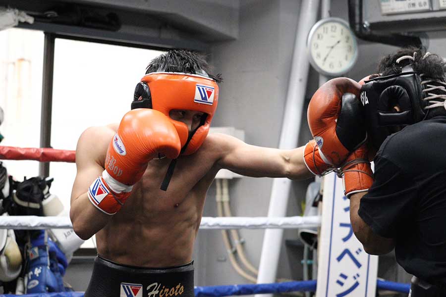 激闘スパーリングを披露した京口【写真：浜田洋平】