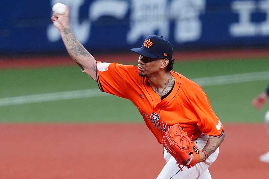 3番手で登板したオランダ代表のフアンカルロス・スルバラン【写真：小林靖】