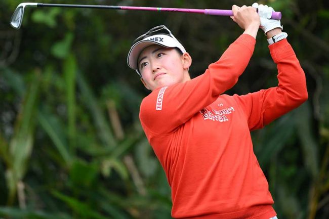 前回女王・岩井千怜が首位浮上「耐えるゴルフが必要だった」 悪