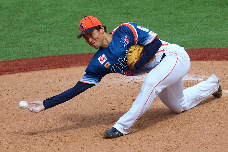 ヤクルトから育成ドラフトで指名された下川。アンダースローが大きな特徴だ【写真：羽鳥慶太】