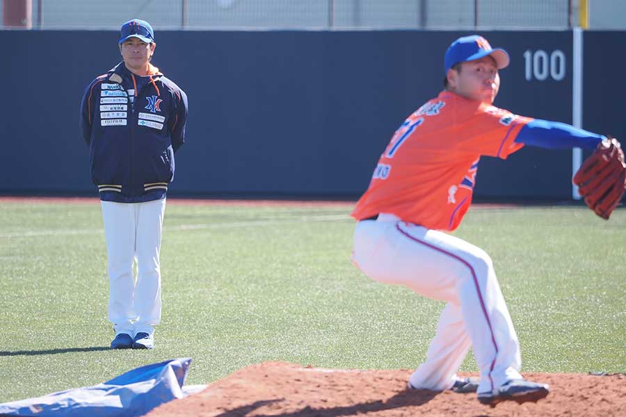 武田監督の指導はまず見ることからスタートしている【写真：羽鳥慶太】