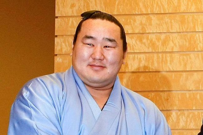 元朝青龍「私サッカー大好きで」と自虐 日本代表との遭遇で大喜び