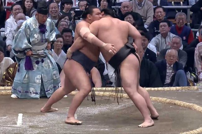 冷や汗逆転で白星先行 帰り際にチラリと見せた新横綱の仕草にX注目