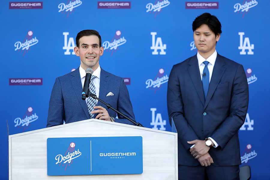 ジョー・デービス氏と大谷（右）【写真：Getty Images】