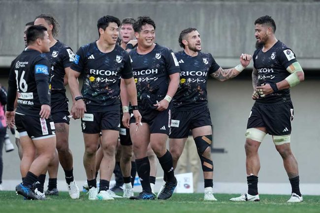 秩父宮ラグビー場の客席に