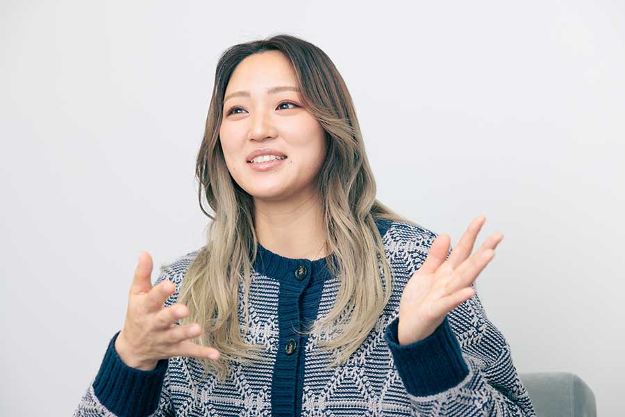 佐藤さんが正直に語った生理中の不安【写真：松橋晶子】