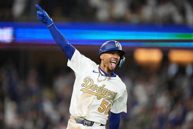 【正規品】ムーキー　ベッツ選手　ドジャースユニフォーム　ゴールド　サイズL ロサンゼルス・ドジャース ムーキー・ベッツ ゴールドコレクション