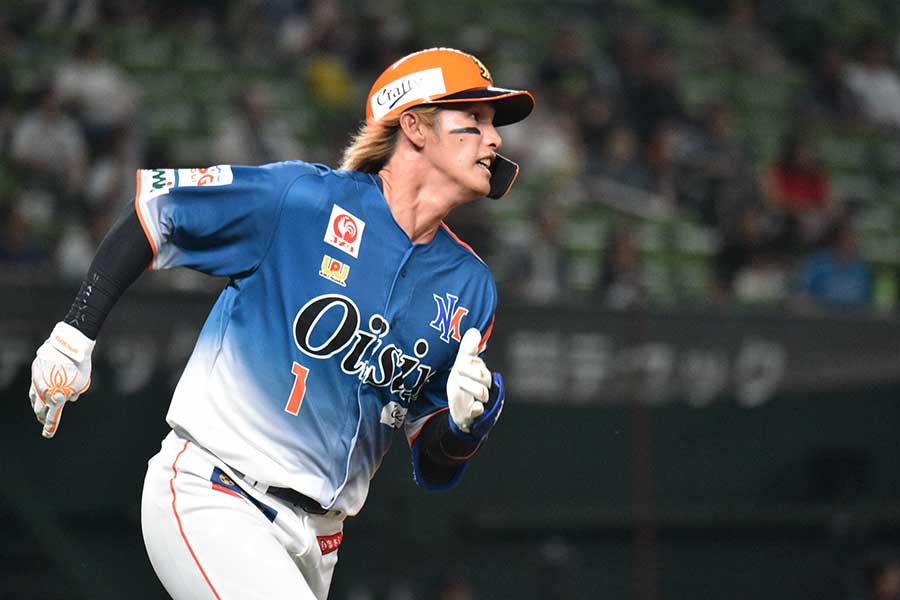 走攻守揃った選手として鳴らした陽岱鋼も、年齢を感じる時があるという【写真：羽鳥慶太】