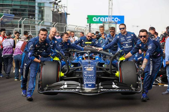 F1チームに贈られた