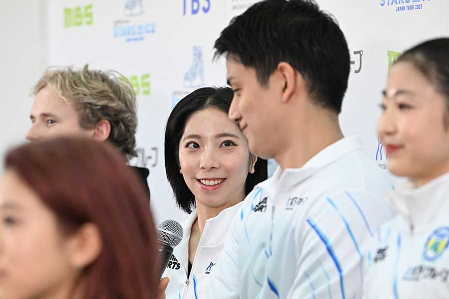 スターズ・オン・アイスの会見では明るい表情も目立った【写真：徳原隆元】
