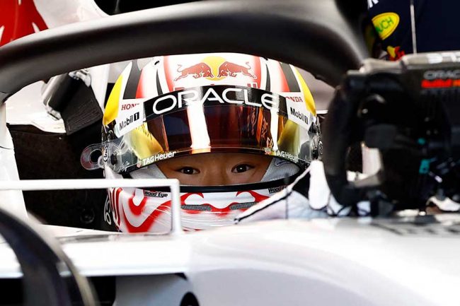F1角田裕毅が「我慢できなかった」 ピット通過時に見せた