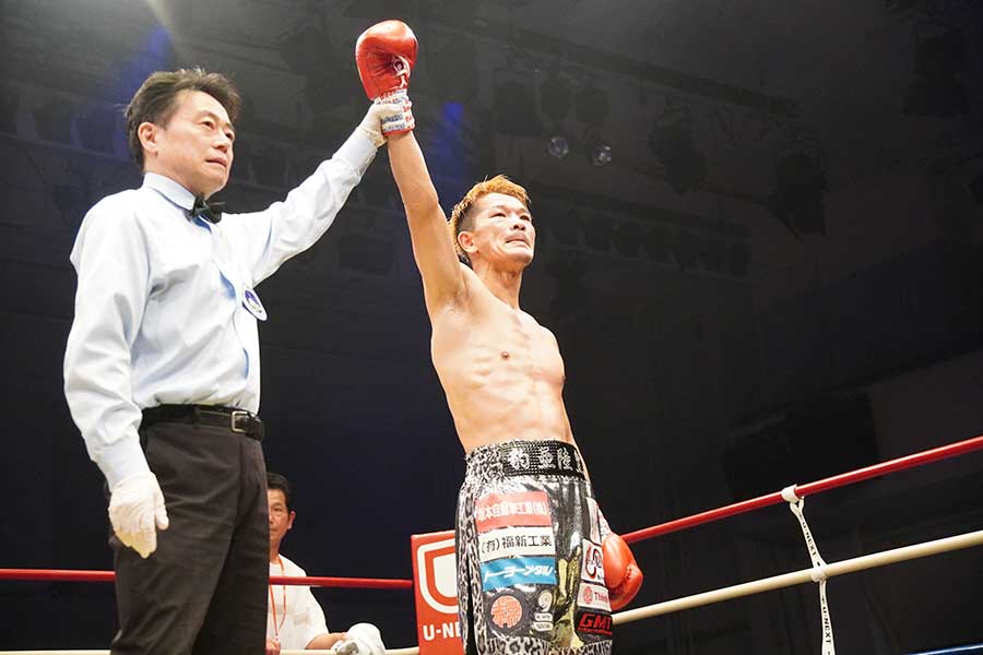 勝利のコールの瞬間の尾川【写真：澤田直人】