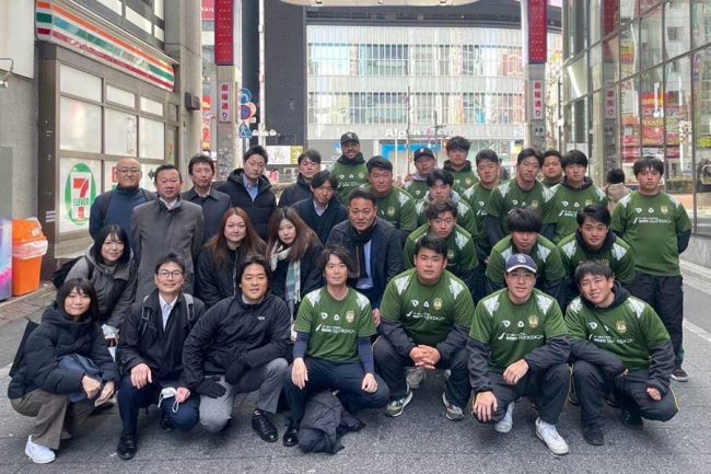 大学ラグビー関東王者が歌舞伎町で朝からゴミ拾い 異色の活動のウラに