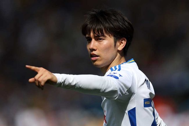 現地実況の爆笑誘ったサッカー日本代表MFの珍プレー 試合中に突如…静止