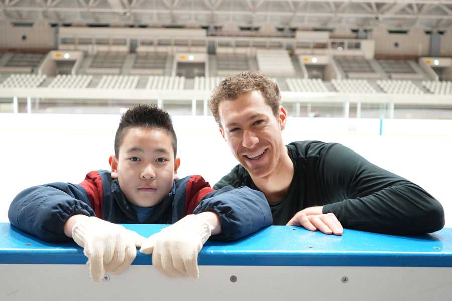 5年半ぶりに再会したブラウン（右）と葵くん【写真：DMHC提供】