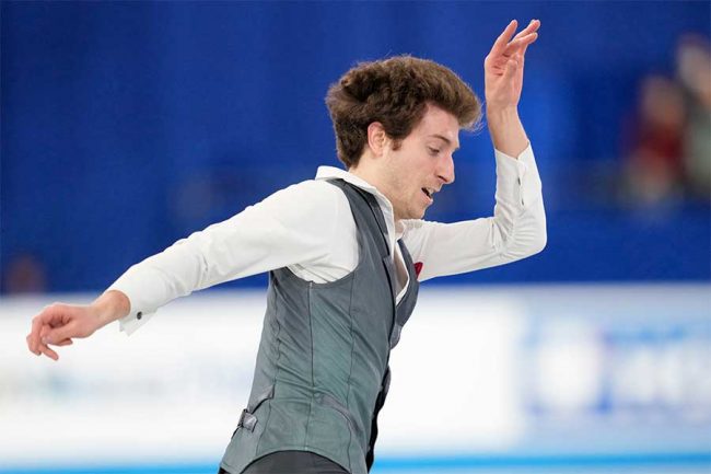 海外フィギュア選手、思わず微笑んだ日本の思い出 女性2人にも挟まれ