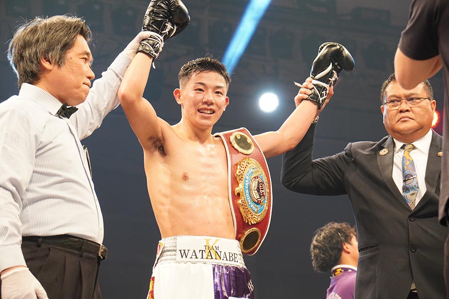 王座奪還を果たした渡邊海（中央）【写真：澤田直人】