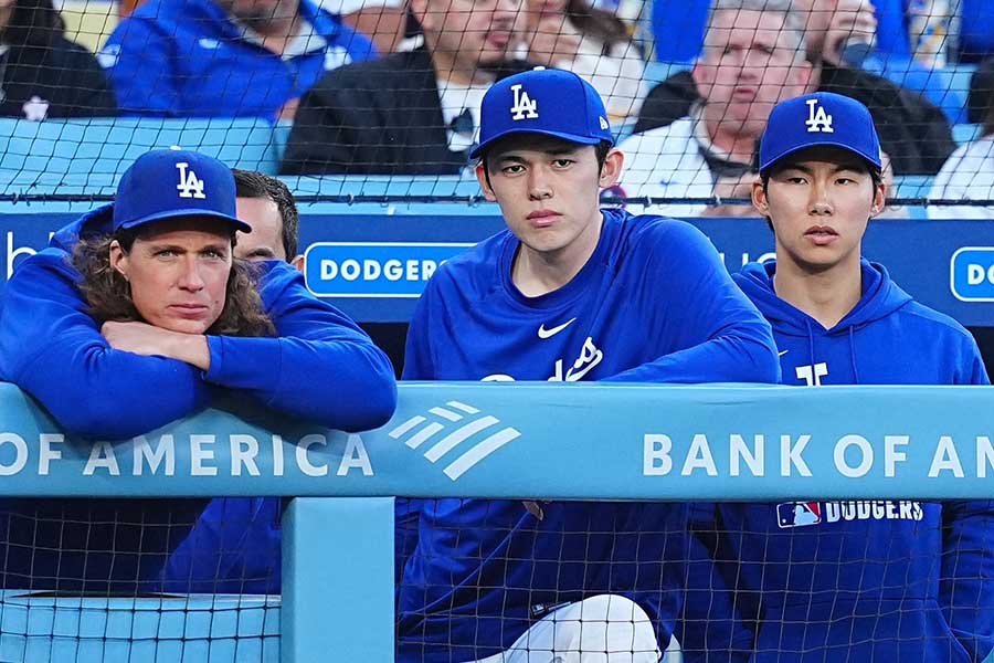 ドジャースの佐々木朗希（中央）【写真：荒川祐史】