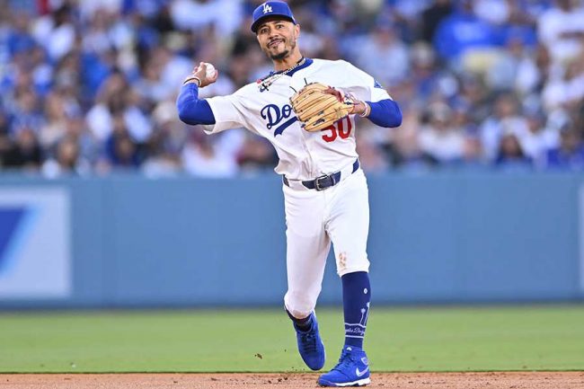 ムーキー ベッツ ボブルヘッド チーム MOOKIE BETTS 20 eqE1 レア 球場