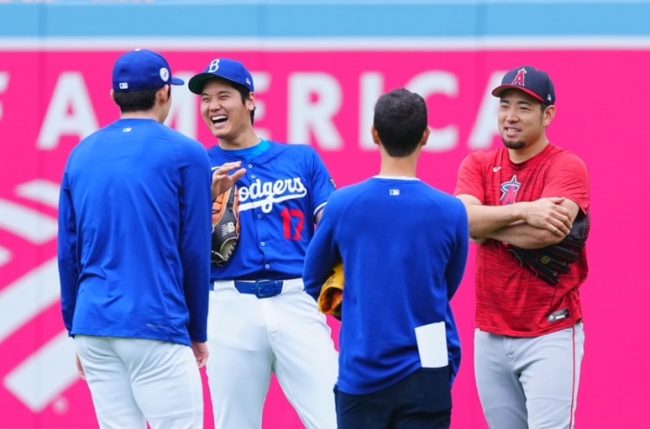 大谷翔平、菊池雄星と再会で13分間談笑 雄星の話に爆笑の場面も…由伸