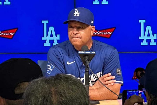 真剣なロバーツ監督の会見で笑いが起きた瞬間 記者からの質問に「あれ