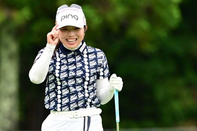 速報】女子ゴルフV争いでスーパーショット炸裂 観客騒然、実況席「ここ