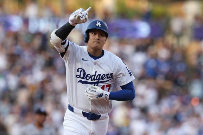 大谷翔平選手 193センチの #大谷翔平 が小さく見える…！？ 身長229センチの元プロ