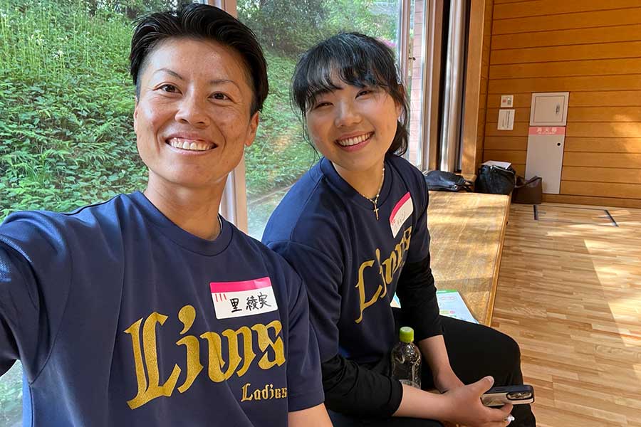 日本のエース里（左）との2か月でキム・ラギョン（右）は大きな影響を受けた【写真：本人提供】