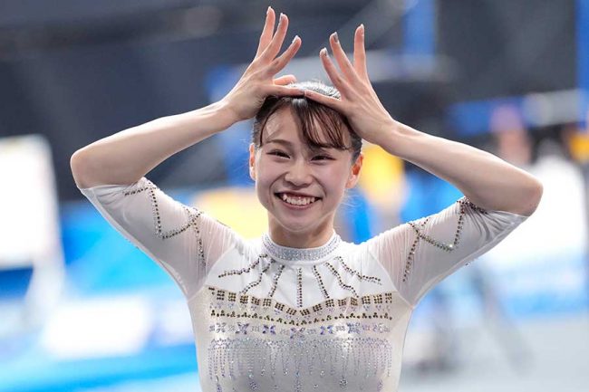 紫のレオタード可愛い」 杉原愛子の新作モデル姿が好評 「下着が見える