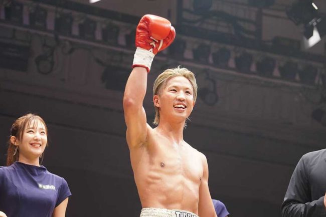 新米パパ金子虎旦、Sバンタム転向初戦で鮮やか2回KO勝ち 長男と