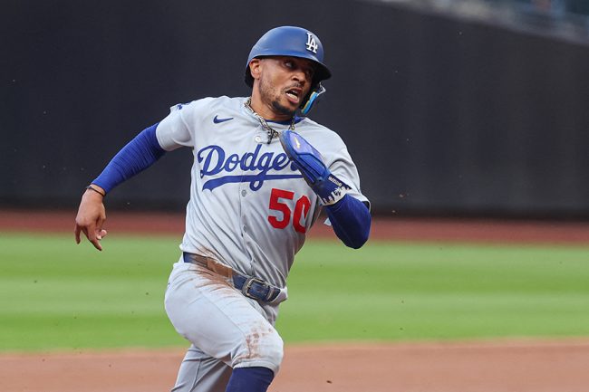 ベッツが不満露わ、LA実況席も困惑「何が起こっているんだ」 微妙判定