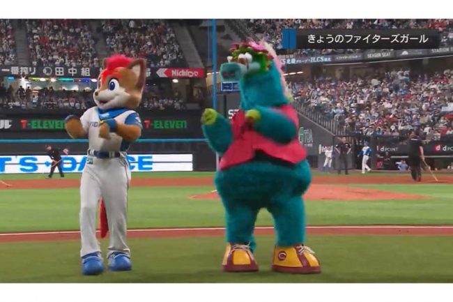 フリフリ衣装のきつねダンスに