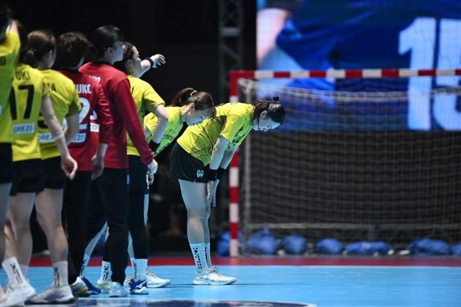 敗戦後、石川県から駆けつけたファンに深々とお辞儀をした佐原【写真:中戸川知世】