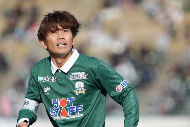 サッカー元日本代表が「ずっと狙ってた」 850万超のイカつい高級車に