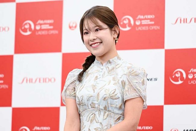 透明感が半端ない」 背中見せドレスの新人・吉田鈴に好評の声 プロ