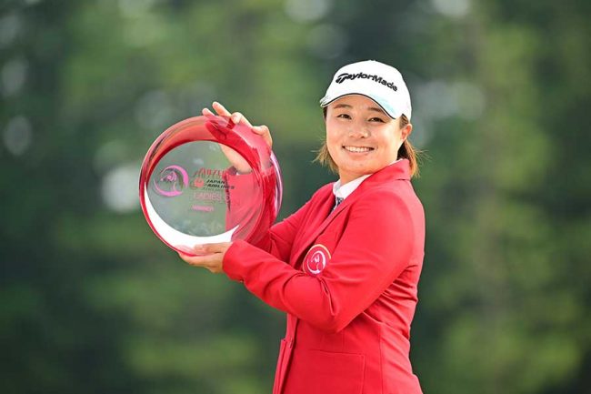 V賞金2160万円だけじゃない…週末女子ゴルフ制した30歳、豪華副賞949万