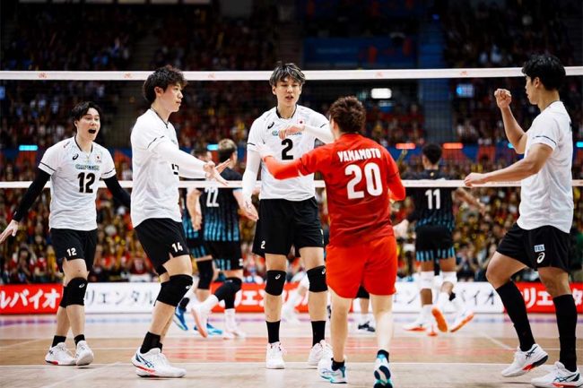 男子バレー中継で「いない」と心配された男を発見 気づいた観客