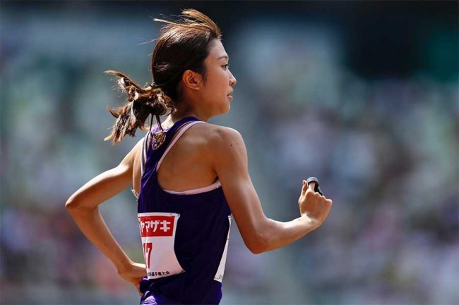 進学校の女子高生が米スポーツ名門大LSU進学 18歳で異例の道へ、食事に