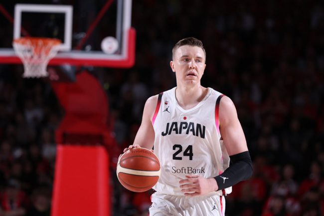 ロッカーで訴えた「ベテランも若手も…」 日本の主将ホーキンソン、格下 