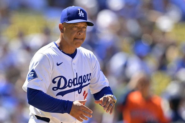 ロバーツ監督が退場後に向かった場所「ここに座って…」 明かした監督室