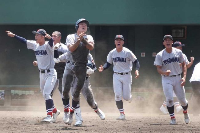 横浜、逆転サヨナラ4強「最後までやるぞと」 あと1球から…慶應戦の判定
