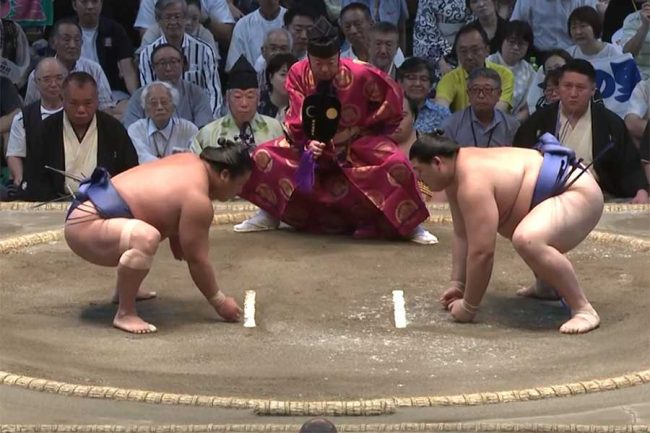 【中古】 大相撲型破り交遊録 大相撲中継の視聴者二度見「分厚すぎて笑う」 大の里が受け取った懸賞