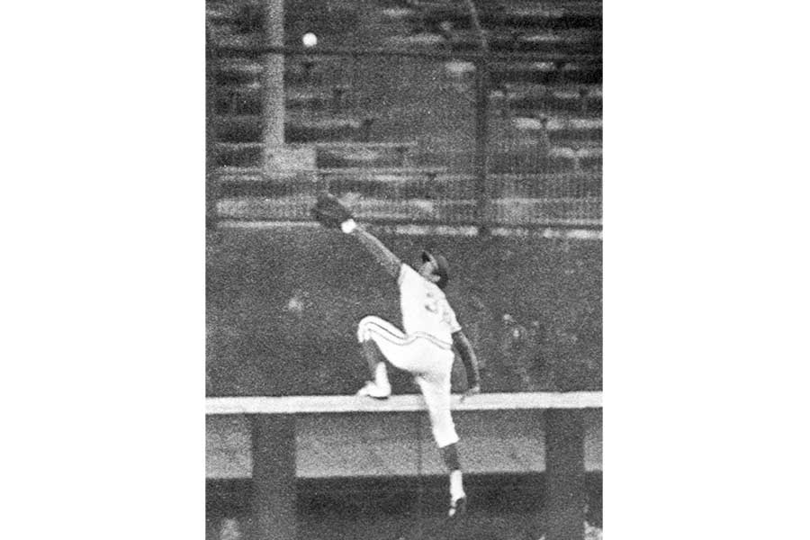 米殿堂にも飾られた「野球史上もっとも偉大なキャッチ」の場面【写真：産経新聞社】