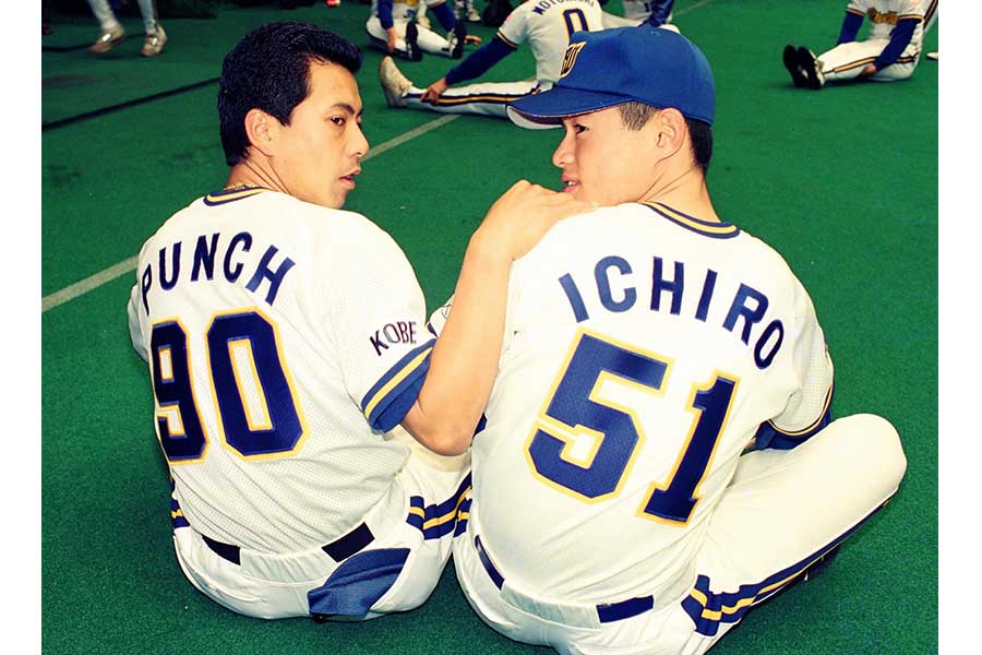 イチロー（右）は94年の開幕前、登録名を本名から変更し大活躍【写真：産経新聞社】