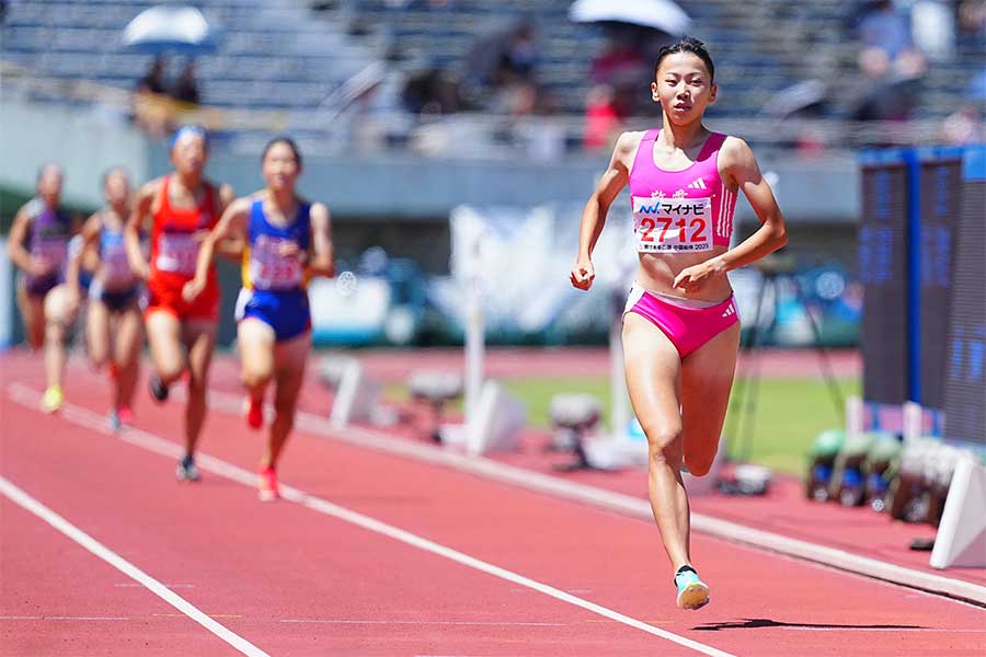 野口監督は久保の凄さを「決して諦めないところ」と明かす【写真：荒川祐史】