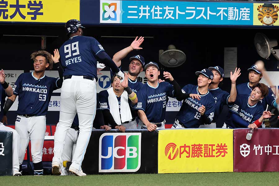 3日、京セラドームでオリックスと対戦した日本ハム【写真:産経新聞社】