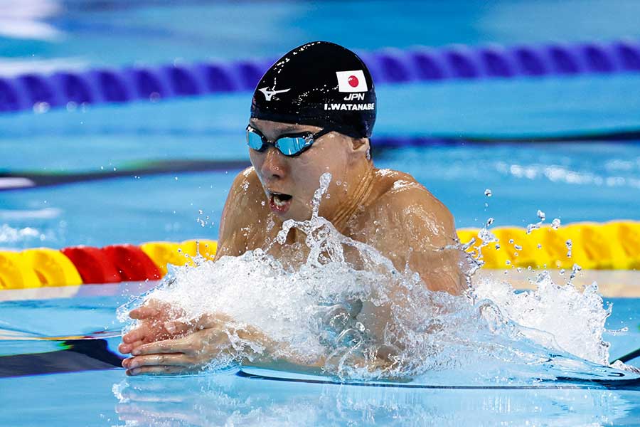 男子200メートル平泳ぎで銀メダルを獲得した渡辺一平【写真：ロイター】