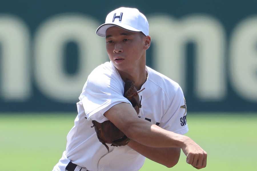 守備練習を行う南北海道代表の北海ナイン【写真：産経新聞社】